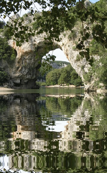 Reflet du Pont d'Arc